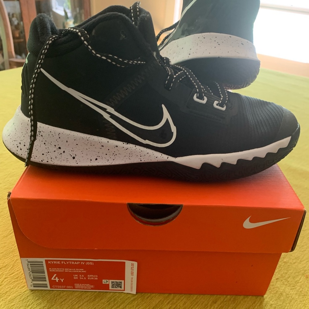 Boys Size 4 Black Kylie Flytrap IV Basketball Shoes
